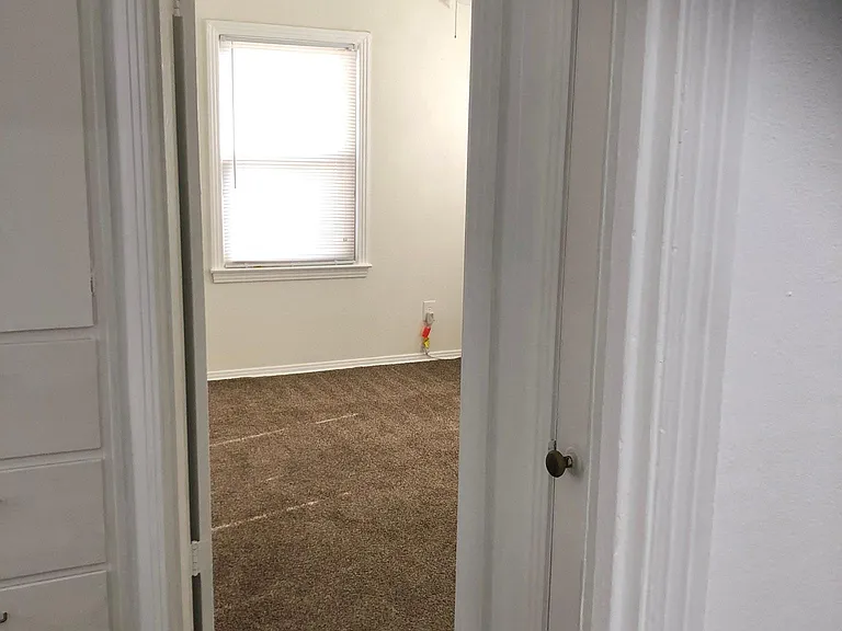 607 N Duck St — Photo 11