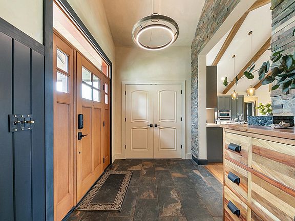 5th image of 10590 Tudor Ln
