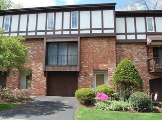 324 Woodbridge Dr, Pittsburgh, PA 15237