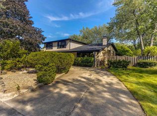 2423 Greenwood Rd, Glenview, IL 60026