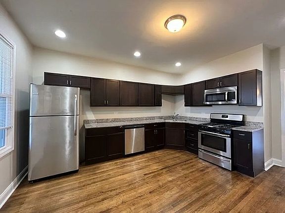 2nd image of 2950 N Avers Ave #1