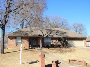 907 Brown Dr, Wake Village, TX 75501