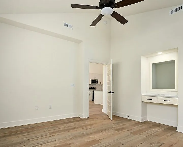 100 & 102 Amberwood Ct — Photo 10