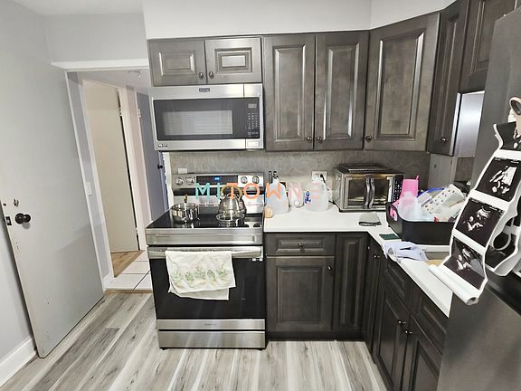 2nd image of 2000 W Farragut Ave #1