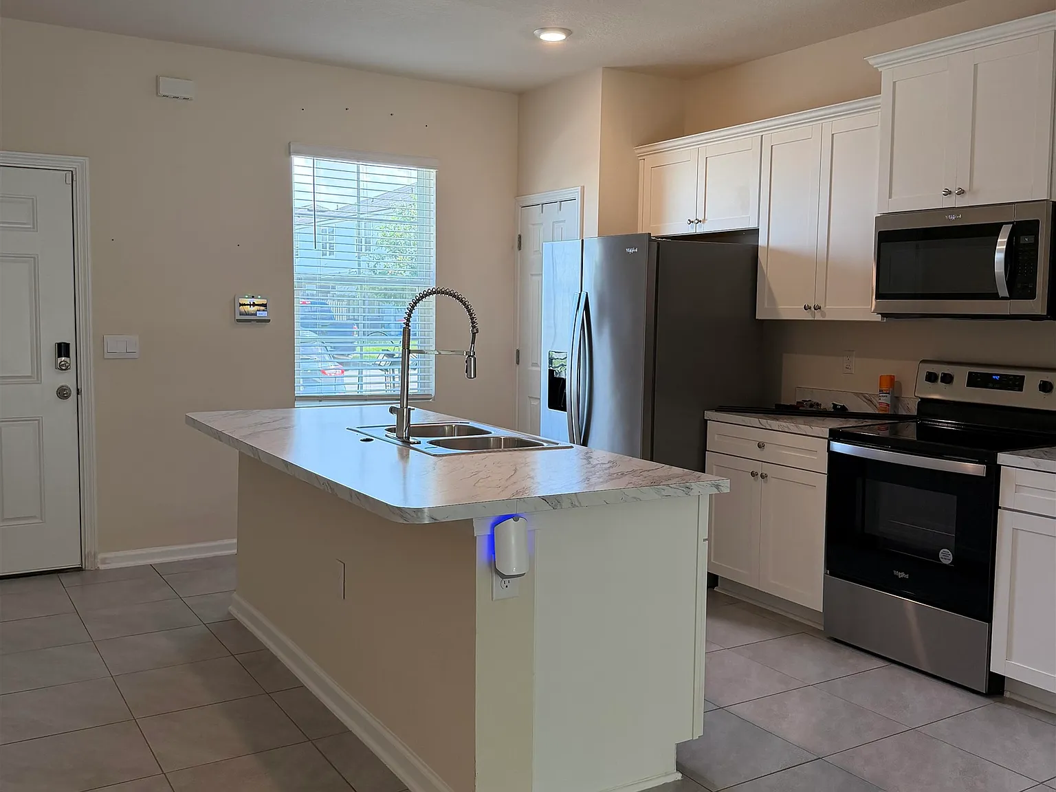 2 bed, 2.5 bath, 1109 sqft, $1,550 — Photo 3