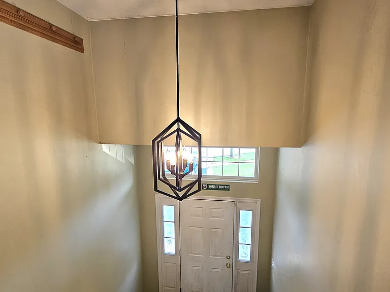 1421 Meadowsedge Ln — Photo 2