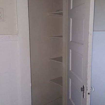3rd image of 930 1/2 Parkview Dr