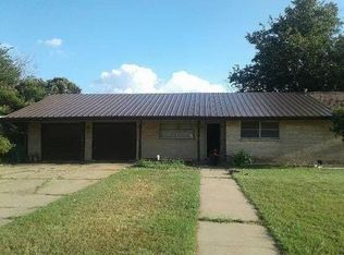 1003 W 15th St, Quanah, TX 79252