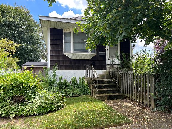 5th image of 58 Hewlett Point Ave #1A