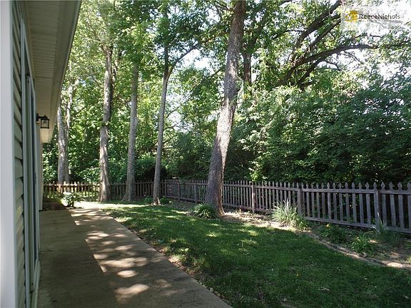 2nd image of 12619 Fountain Lake Cir