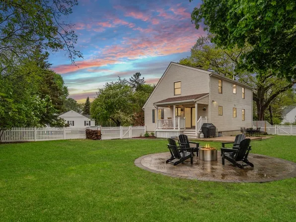 1 Carter Rd, Woburn, MA 01801