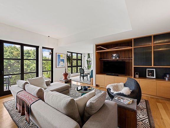 3rd image of 868 Lorimer St Unit 5-A