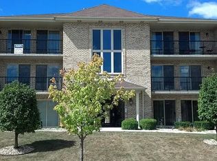 12777 Saint Andrews Ct APT 201, Lemont, IL 60439