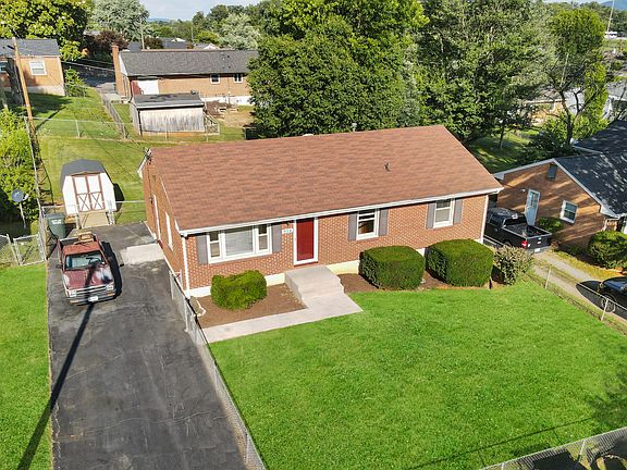 2nd image of 914 Ingleside Ln