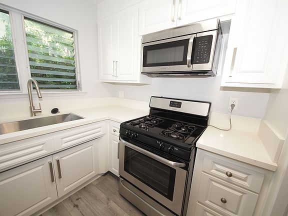 5th image of 8221 De Longpre Ave APT 8