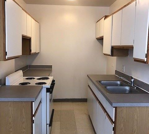 5th image of 327 N Pine Ave APT 204