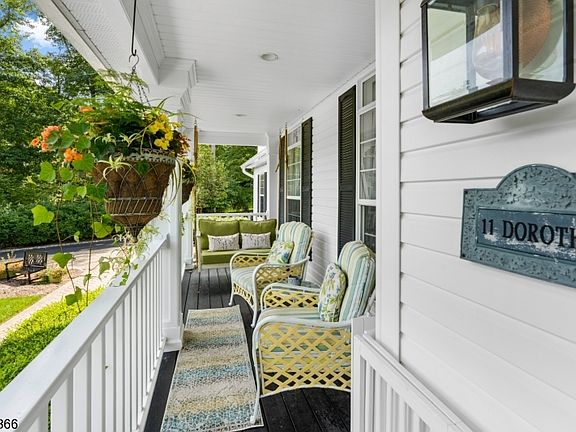 3rd image of 11 Dorothy Dr