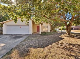 845 Willow Cir N, Burleson, TX 76028