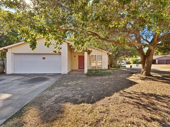 845 Willow Cir N, Burleson, TX 76028