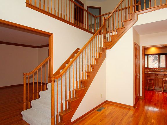 Front Entry to Upstairs