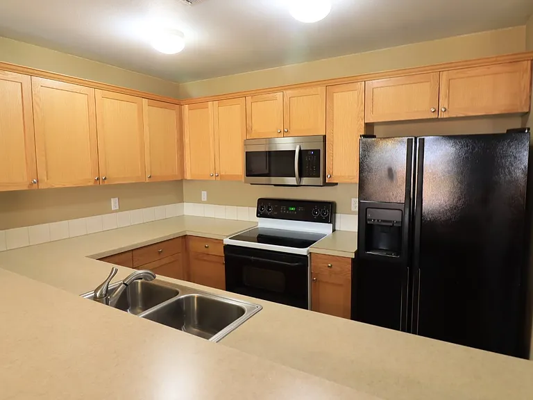 2807 SW Indian Cir — Photo 4