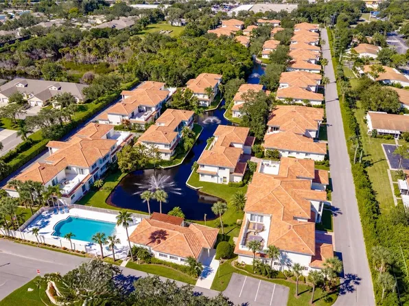 572 7th Sq APT 101, Vero Beach, FL 32962