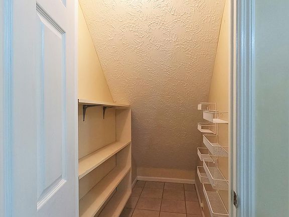 5th image of 1340 Woodridge Dr