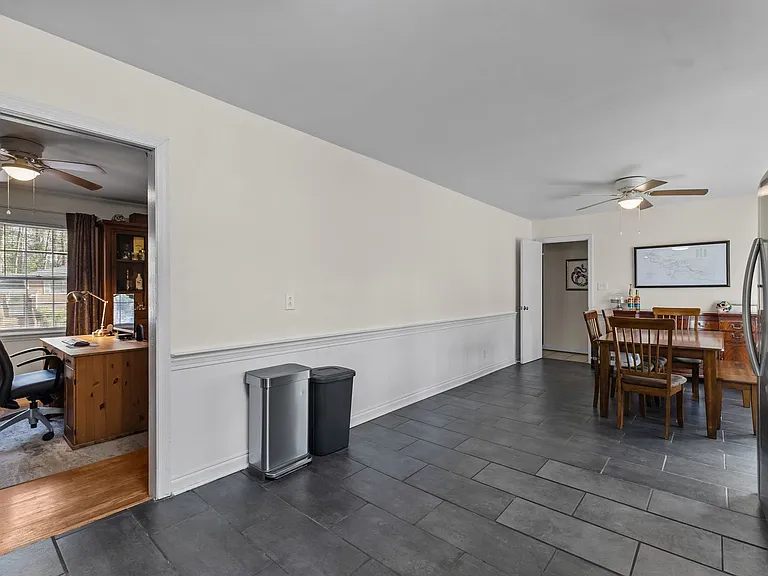 2125 Forest Hills Dr — Photo 14