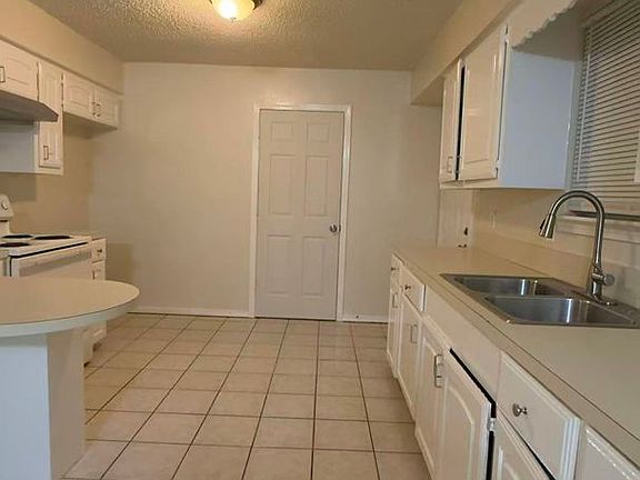 4th image of 552 Trout St