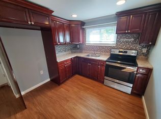 573 Spur Dr N #2, Bay Shore, NY 11706