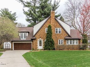 401 Cheshire Dr NE, Grand Rapids, MI 49505
