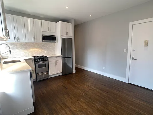 Rented by Tourma Realty LLC | media 9