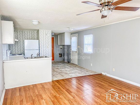 5th image of 126 Radford Dr
