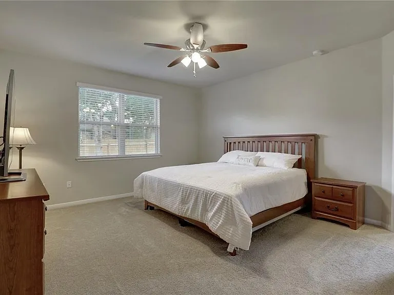 2433 Lyla Ln — Photo 11
