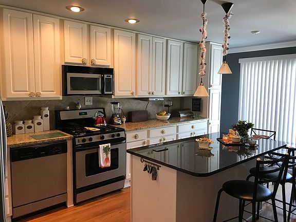 3rd image of 525 Florian Dr