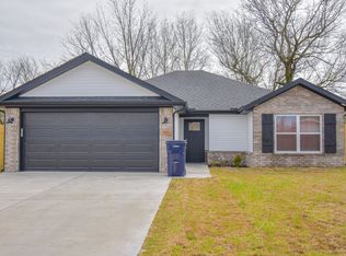 1001 Bonnie Scotland Dr, Prairie Grove, AR 72753