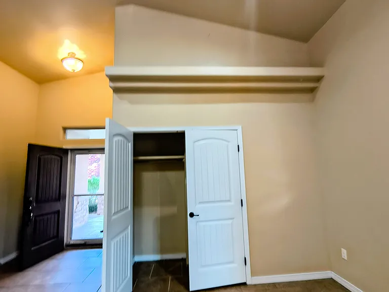 1813 Denise Dr — Photo 2