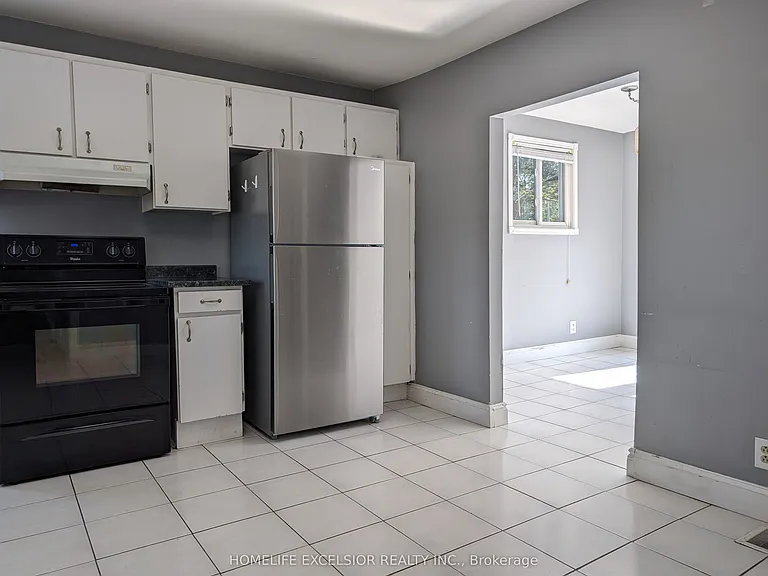 1478 Simcoe St N — Photo 5