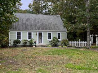18 Luscombe Ln, Sandwich, MA 02563