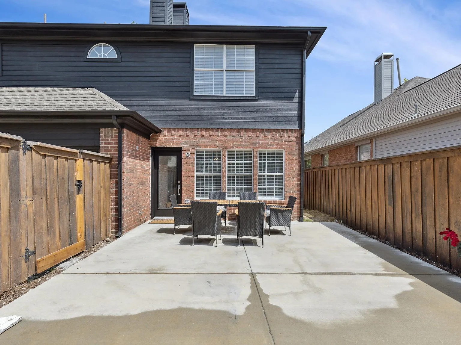 4 bed, 2344 sqft, $4,250 — Photo 3