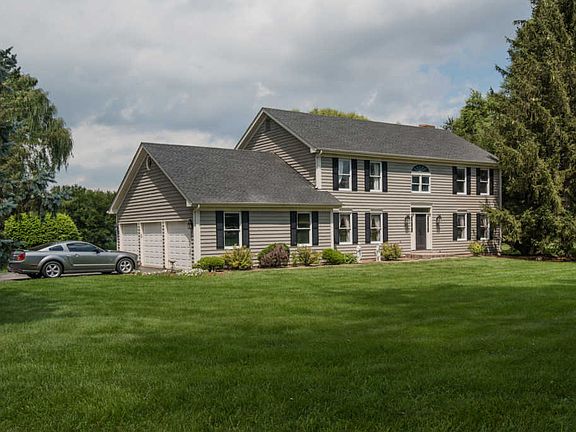 2nd image of 7 Greenbriar Ln