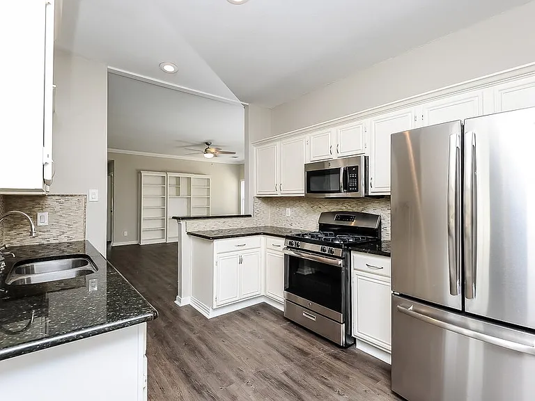 611 Inglewood Ct — Photo 8