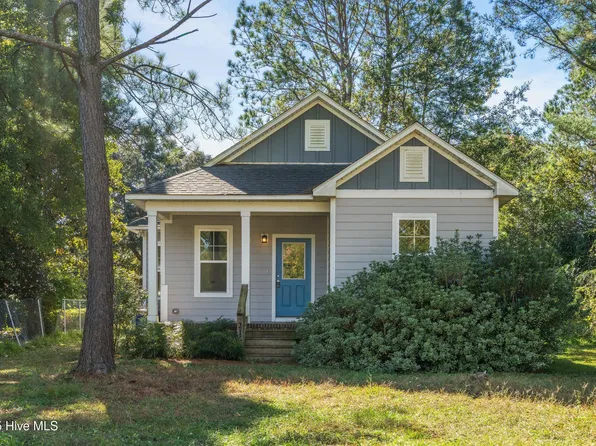 216 E Blanchard Street, Rose Hill, NC 28458