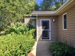 38W345 Monterey Dr #B, Batavia, IL 60510