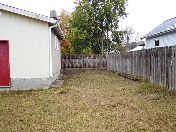 4th image of 121 W Patit Ave