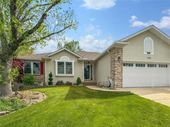 1206 Fawn Ln, Washington, MO 63090