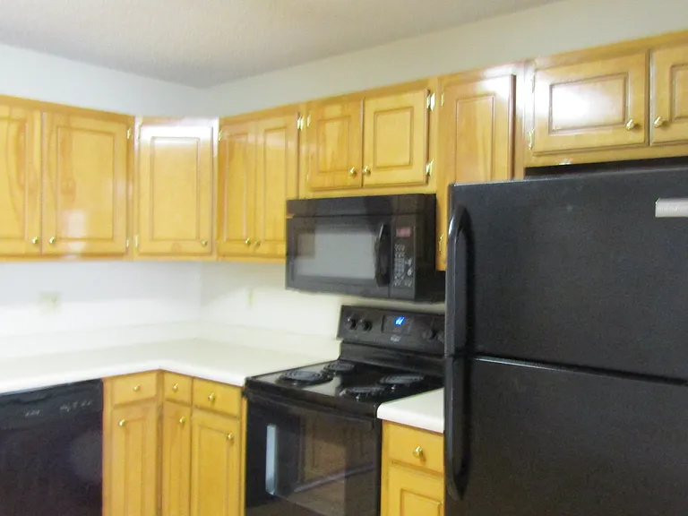 202 Largo Ct — Photo 2