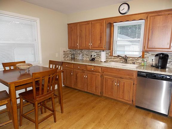3rd image of 755 Russwood St NE