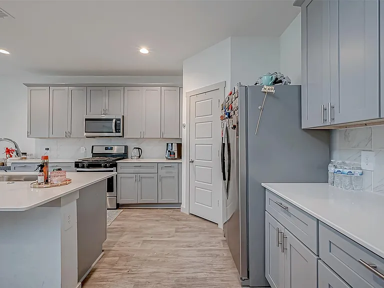 6850 Amber Cliff Ln — Photo 13