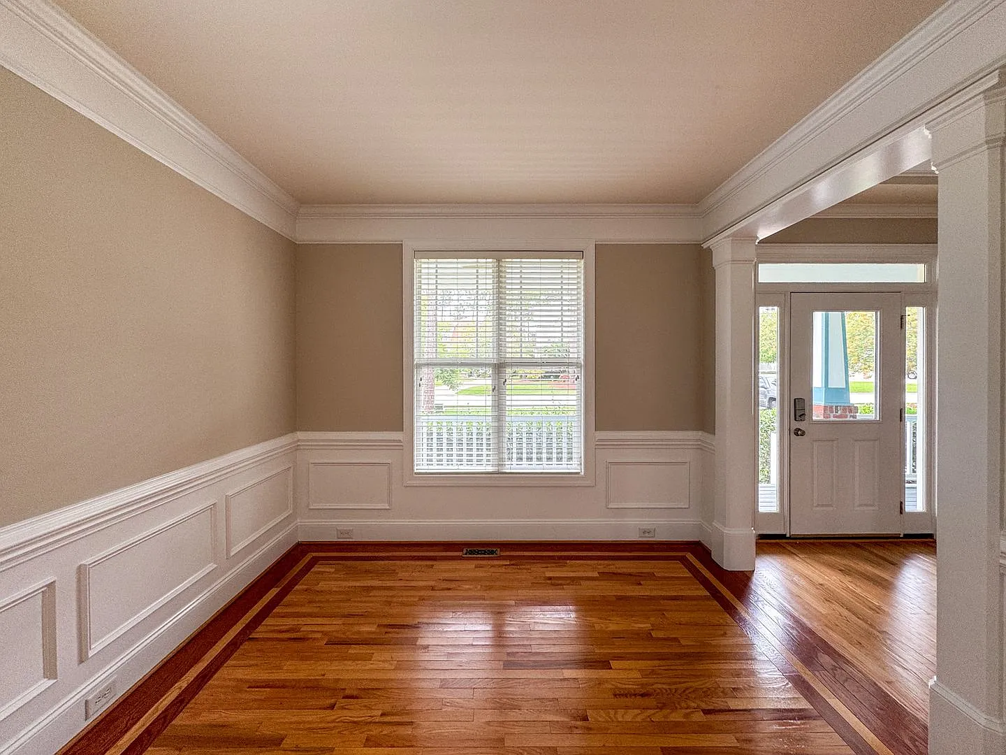 5 Bedroom Home in Gated Golf Course Community — Photo 3
